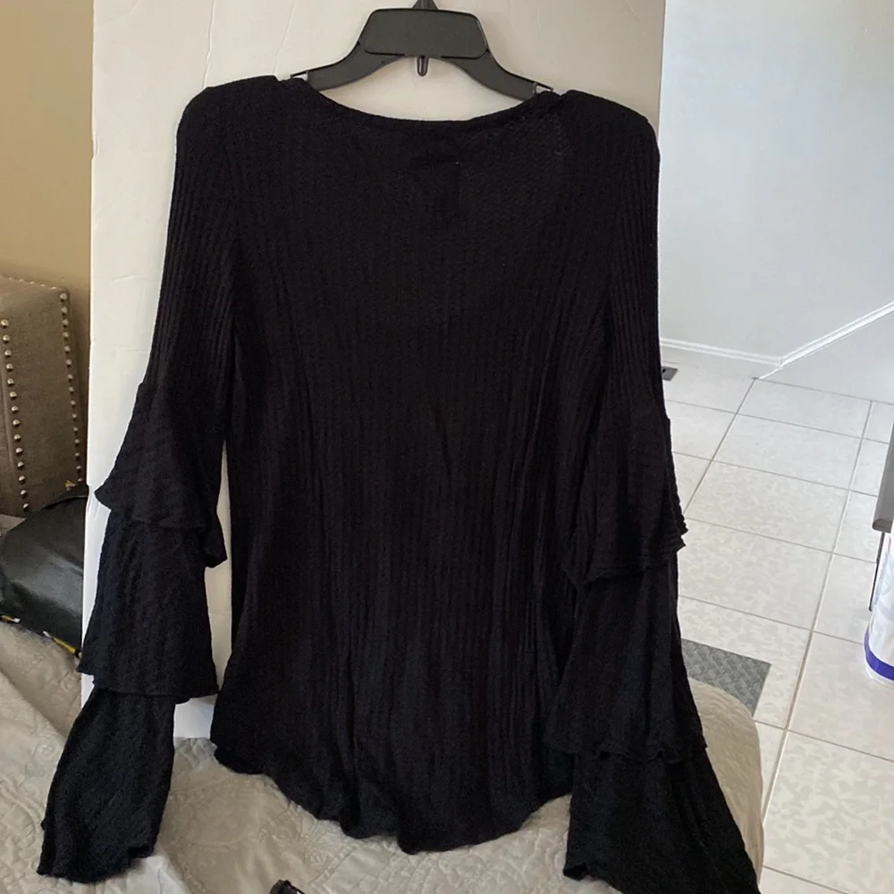 Worn once Chaser On the Open Road Thermal Ruffle Sleeve top - Picture 2 of 3